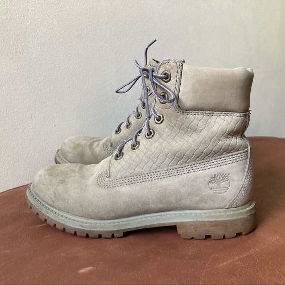 Timberland | Women’s Premium 6” Classic Waterproof Leather Work Boot - Picture 2 of 9